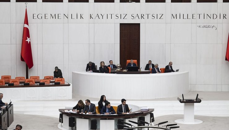 Sırrı Süreyya Önder ile AKP’li Mehmet Ali Çelebi arasında ‘parmak sallama’ kavgası